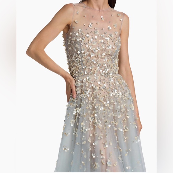 Oscar de la Renta Embellished Floral Mother-of-Pearl Embroidered Tulle Gown - Picture 9 of 10